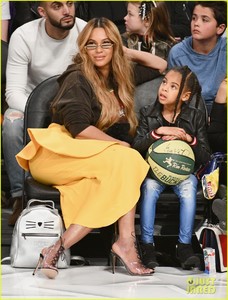 beyonce-blue-ivy-all-star-game-01.jpg