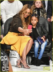 beyonce-blue-ivy-all-star-game-04.jpg