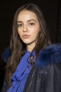 blumarine-bks-z-rf18-6298.thumb.jpg.db8e7c76f970b2a76242879b48baf983.jpg