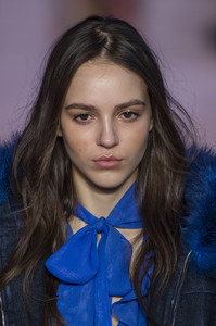 blumarine-clpa-rf18-2698.thumb.jpg.19e9b77f1f8847b9400c462b59c80cfa.jpg