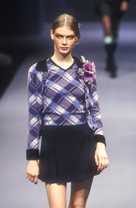 blumarine-fw-1997-4.thumb.jpg.1bc814ff41bb3596808b201bdd2d6f93.jpg