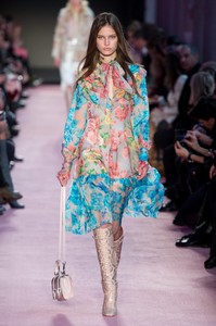 blumarine-rf18-0035.thumb.jpg.c8ffb372f72f35374c269838be6c3f88.jpg