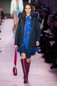 blumarine-rf18-0097.thumb.jpg.33124eb39d24da0fc1015ddd35bdeb60.jpg