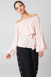 boohoo_pearl_ruffle_blouse_1506-000156-0321_01a.jpg