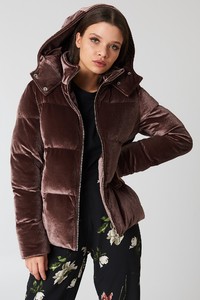 boohoo_velvet_padded_jacket_1506-000079-0599_01a.jpg