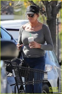 caitlyn-jenner-sophia-hutchins-starbucks-race-track-2018-03.jpg