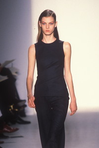 calvin-klein-fw-1997-6.thumb.jpg.f81d9895b0c8805acc84ce2111600465.jpg