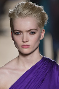 cavalli-clpa-rf18-4091.thumb.jpg.454c168c29e827f2b261eed973ee13c8.jpg