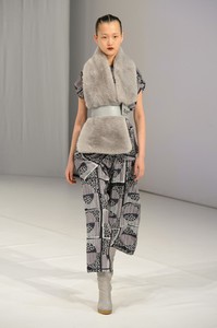 chalayan-rf18-4624.thumb.jpg.29714963a47c04c6db891f3406efd6da.jpg