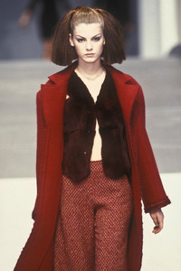 chanel-fw-1997-3.thumb.jpg.08cedcbfeb4f9050f27e7d3618e5cb5c.jpg