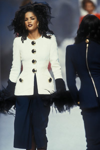 chanel-hc-ss-1992-1.thumb.jpg.349ded5c823cf142819e75fb1379a1f4.jpg