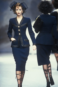 chanel-hc-ss-1992-12.thumb.jpg.25993e068d97203fa673e1d1ffffc2e1.jpg