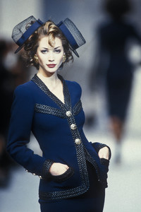 chanel-hc-ss-1992-14.thumb.jpg.7ec755d650c37d3d583bb6f649ece8f5.jpg