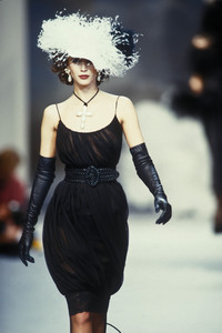 chanel-hc-ss-1992-22.thumb.jpg.b05304fe6a6b879706832bccc0747489.jpg