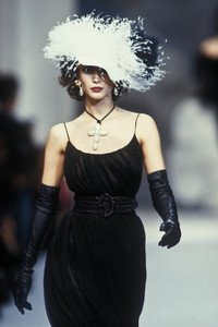 chanel-hc-ss-1992-23.thumb.jpg.be29edda42877cb2796a5fc8dd15550d.jpg