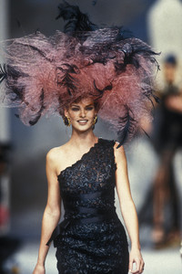 chanel-hc-ss-1992-26.thumb.jpg.c907ad5d772c0fdf5cbdfe26c62aed6f.jpg