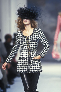 chanel-hc-ss-1992-3.thumb.jpg.de48a27d25ad93ce164770723434c9ca.jpg