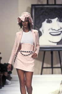 chanel-ss-1994-3.thumb.jpg.41236e0ff28eedf8095fed7193dbac8c.jpg