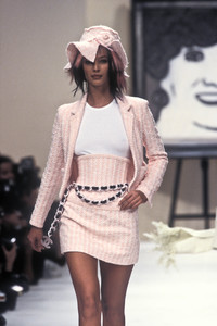 chanel-ss-1994-4.thumb.jpg.d27335ae60011fad73646ca7303b7163.jpg