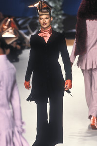 chloe-fw-1994-15.thumb.jpg.c4e466e22acfb55a5cabdaf2e098c838.jpg