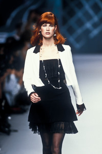 chloe-ss-1995-1.thumb.jpg.51d53318788ddc2d5f9b399fb227ab33.jpg