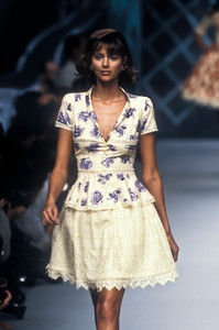 chloe-ss-1995-4.thumb.jpg.fb753b80535701ddedd99a45c3c7b3e1.jpg