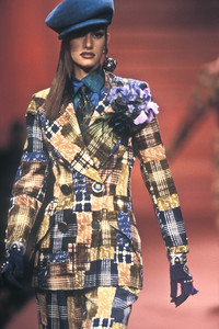 christian-lacroix-fw-1992-11.thumb.jpg.adc813ad45d279de5472a9b63b03b309.jpg