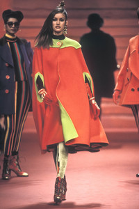 christian-lacroix-fw-1992-13.thumb.jpg.3109ed36464e943ff52cbb2182ba1654.jpg