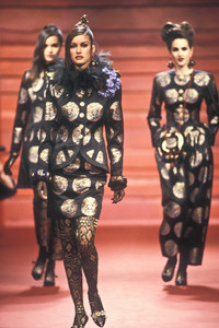 christian-lacroix-fw-1992-8.thumb.jpg.565797516617faa3a7e316c68fa6d8b3.jpg