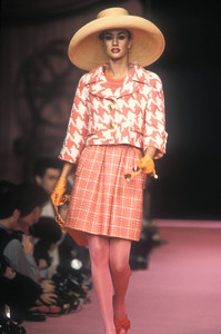 christian-lacroix-ss-1992-1.thumb.jpg.207b8c61b93a1b0708a2d6cef93bc4ad.jpg