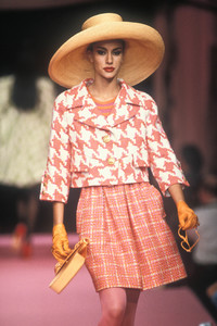 christian-lacroix-ss-1992-2.thumb.jpg.bede57eab840244b51472d125e92a90a.jpg