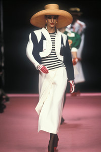 christian-lacroix-ss-1992-4.thumb.jpg.a2bc45ad5bba5c27b4bf48353a2ad0cf.jpg