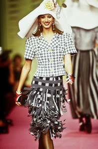 christian-lacroix-ss-1993-11.thumb.jpg.749245abb195a3857821cb2ca268b2a9.jpg