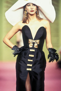 christian-lacroix-ss-1993-6.thumb.jpg.102787acf0bc355f2def2bf41e043085.jpg