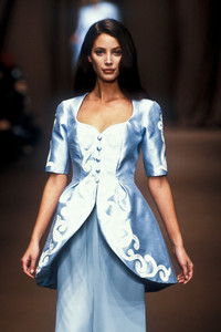 christian-lacroix-ss-1994-10.thumb.jpg.900094b772f57310b4632d767ecce8fe.jpg