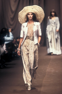 christian-lacroix-ss-1994-5.thumb.jpg.b523174992c8cb9d132dbd4e8bfc326f.jpg