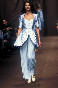 christian-lacroix-ss-1994-9.thumb.jpg.c4adac14d276440d62a18fc294809182.jpg