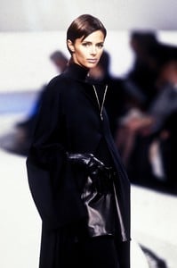 claude-montana-fw-1997-3.thumb.jpg.7b3873028af549c496960468b1f9234e.jpg