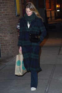 constance-jablonski-out-in-new-york-city-02-01-2018-2.jpg