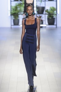 cushnie-et-ochs-rs18-0717.thumb.jpg.e5a7ea047544503a2b60094577dd5203.jpg