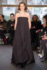 derek-lam-rf18-2802.thumb.jpg.0646e6d72e8a4d3bdfb6596c21e3c90a.jpg