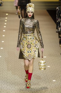 dolce-e-gabb-rf18-0497.thumb.jpg.a6501323f2a348871b3f3c2334a0d0bb.jpg