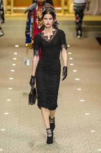 dolce-e-gabb-rf18-0636.thumb.jpg.4ec7254c691f6e9ec7ce3311867715e6.jpg