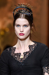 dolce-e-gabbana-clp-rf18-4293.thumb.jpg.80d56096377ee0c47fa09009b6c3097e.jpg
