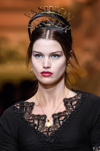dolce-e-gabbana-clp-rf18-4299.thumb.jpg.b52e679ed792cdfc2a3edb5d864de1ce.jpg