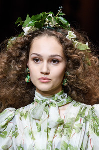 dolce-e-gabbana-clp-rf18-4606.thumb.jpg.a70df9c140c3f8012b302e632cac58af.jpg