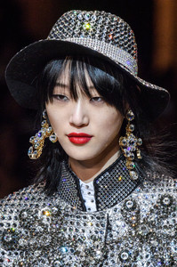 dolce-e-gabbana-clp-rf18-4658.thumb.jpg.8b703b3ebfa59da58aa0c2805a0b812b.jpg