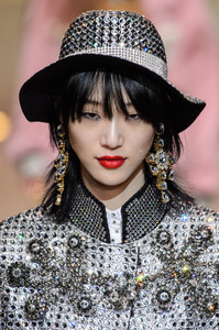 dolce-e-gabbana-clpa-rf18-0477.thumb.jpg.f8978b07a249f908e3bcf86c692ea5e3.jpg