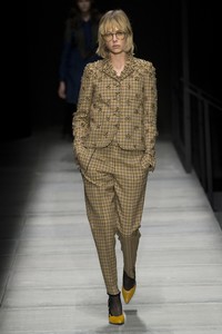 edie_bottega_veneta_aw18_vogue_1.thumb.jpg.55555c1ee4346c2e85d5f64192b492b4.jpg