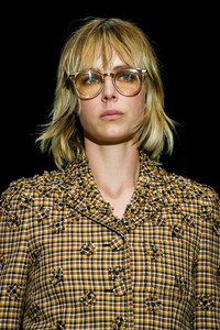 edie_bottega_veneta_aw18_vogue_3.thumb.jpg.067ef487becce41c6b35352bc6951985.jpg